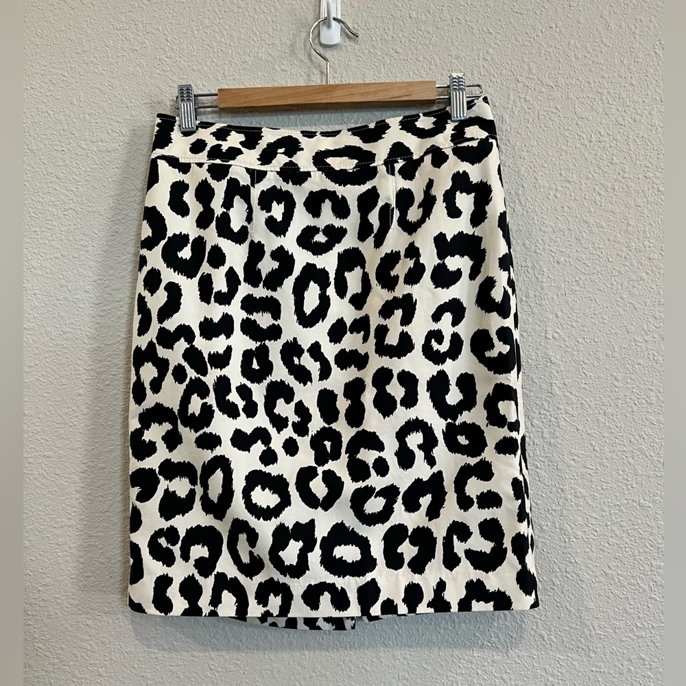 LOFT Black and White Knee-length Pencil Skirt for Night Out